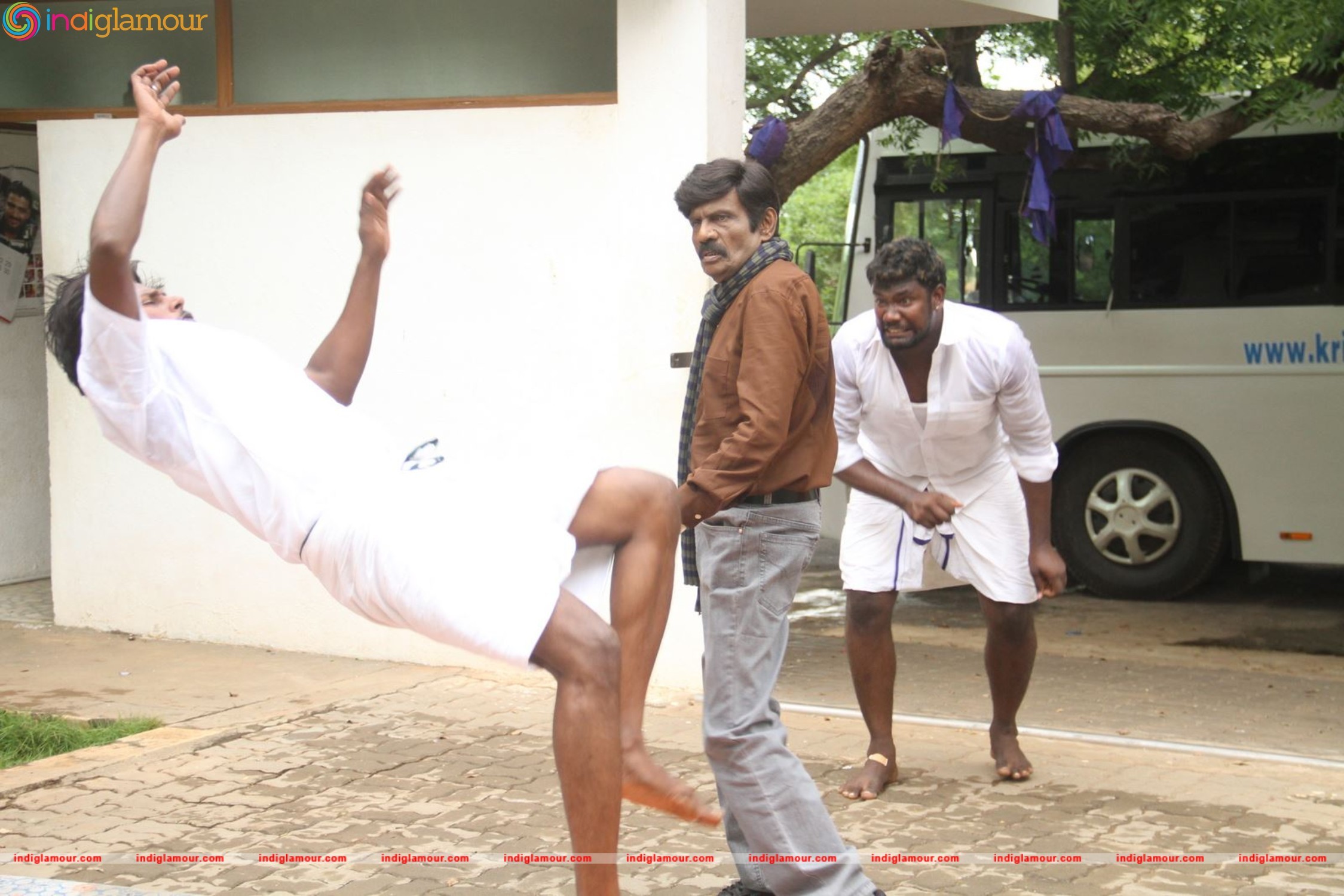 Enakku Veru Engum Kilaigal Kidaiyathu Movie hd photo