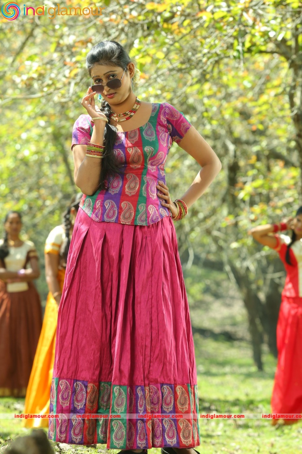 Puthusa Naan Poranthen Movie hd photo