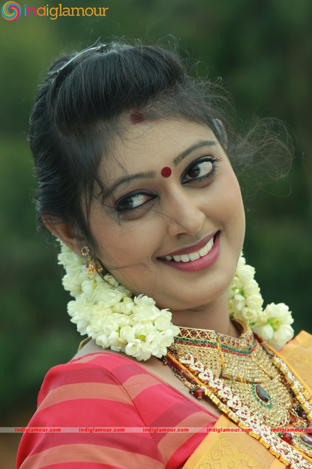 Puthusa Naan Poranthen Movie hd photo