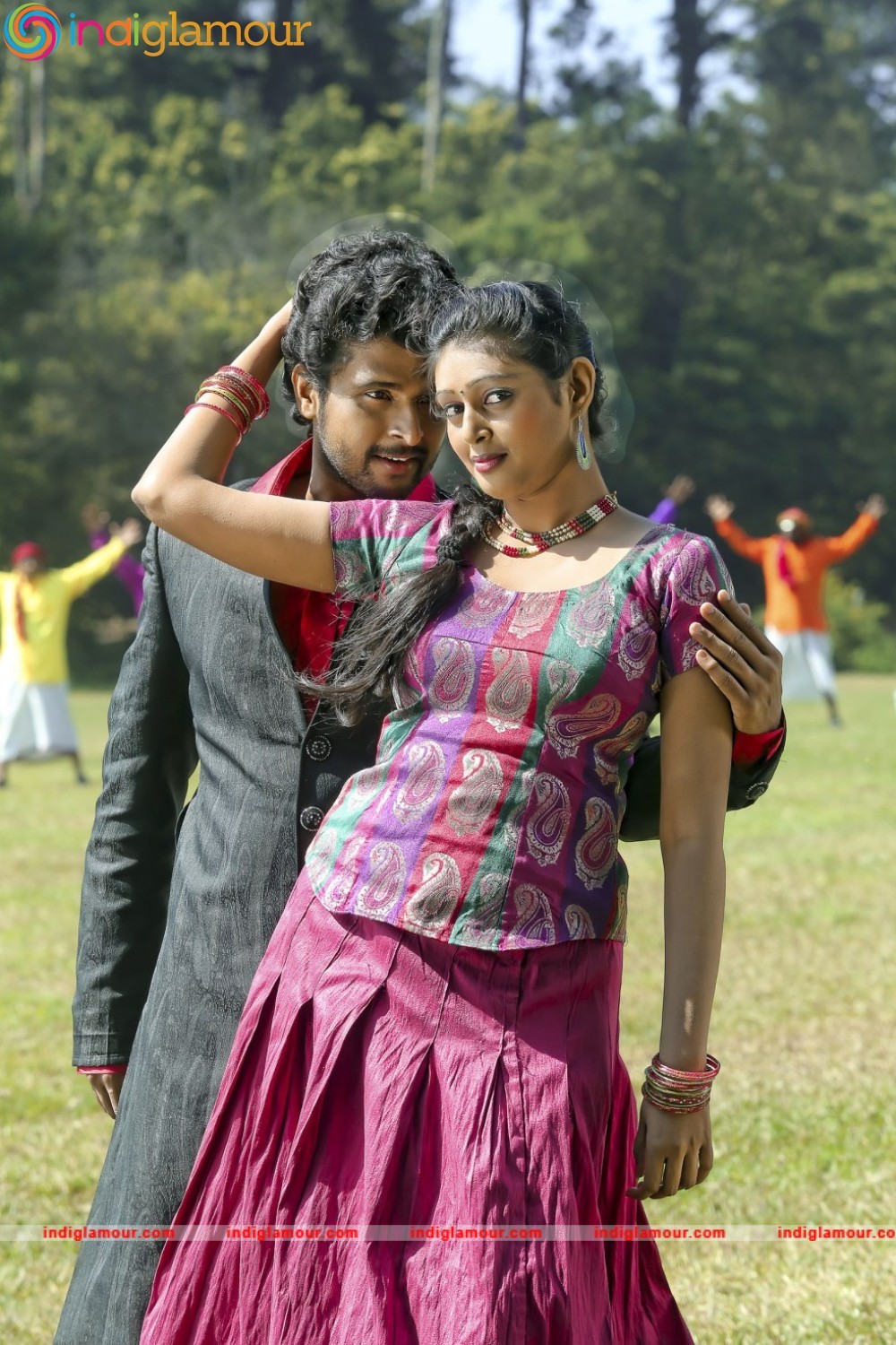 Puthusa Naan Poranthen Movie hd photo