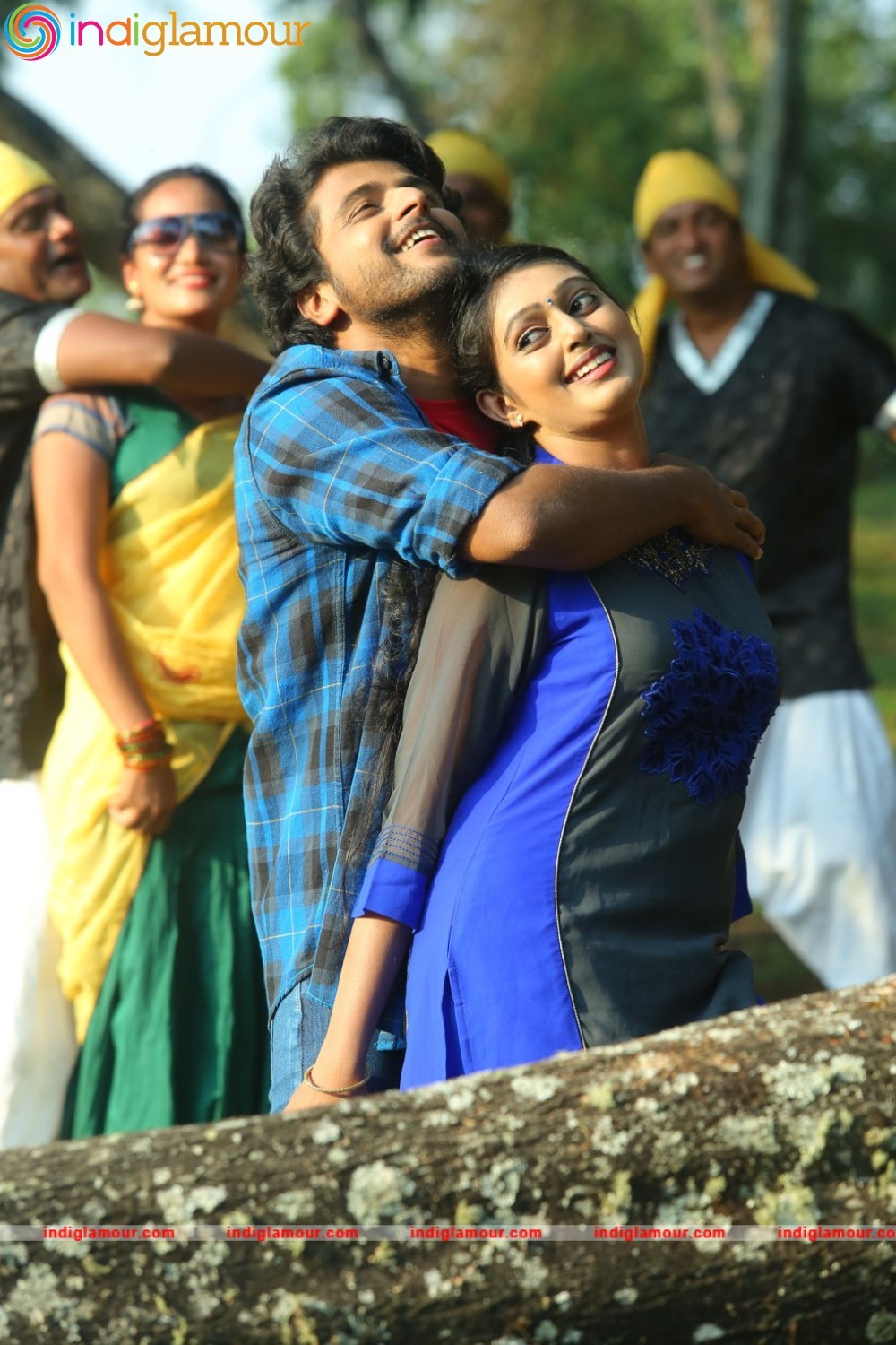 Puthusa Naan Poranthen Movie hd photo