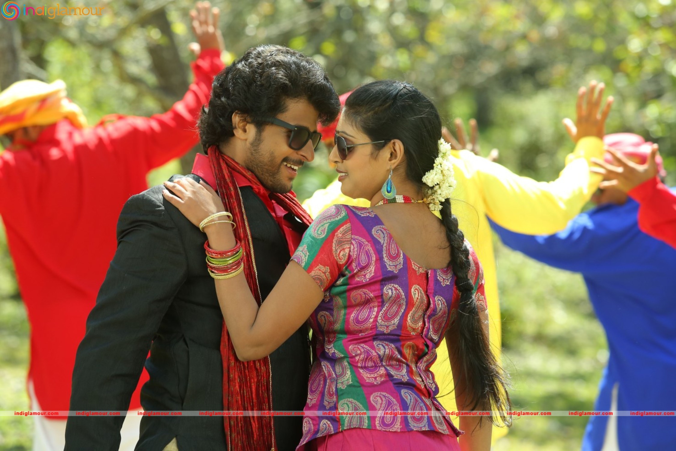 Puthusa Naan Poranthen Movie hd photo