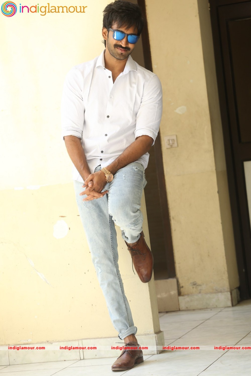 Aadhi Actor hd photo