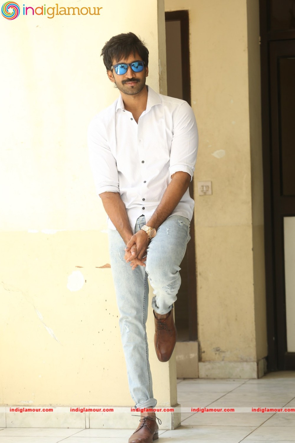 Aadhi Actor hd photo