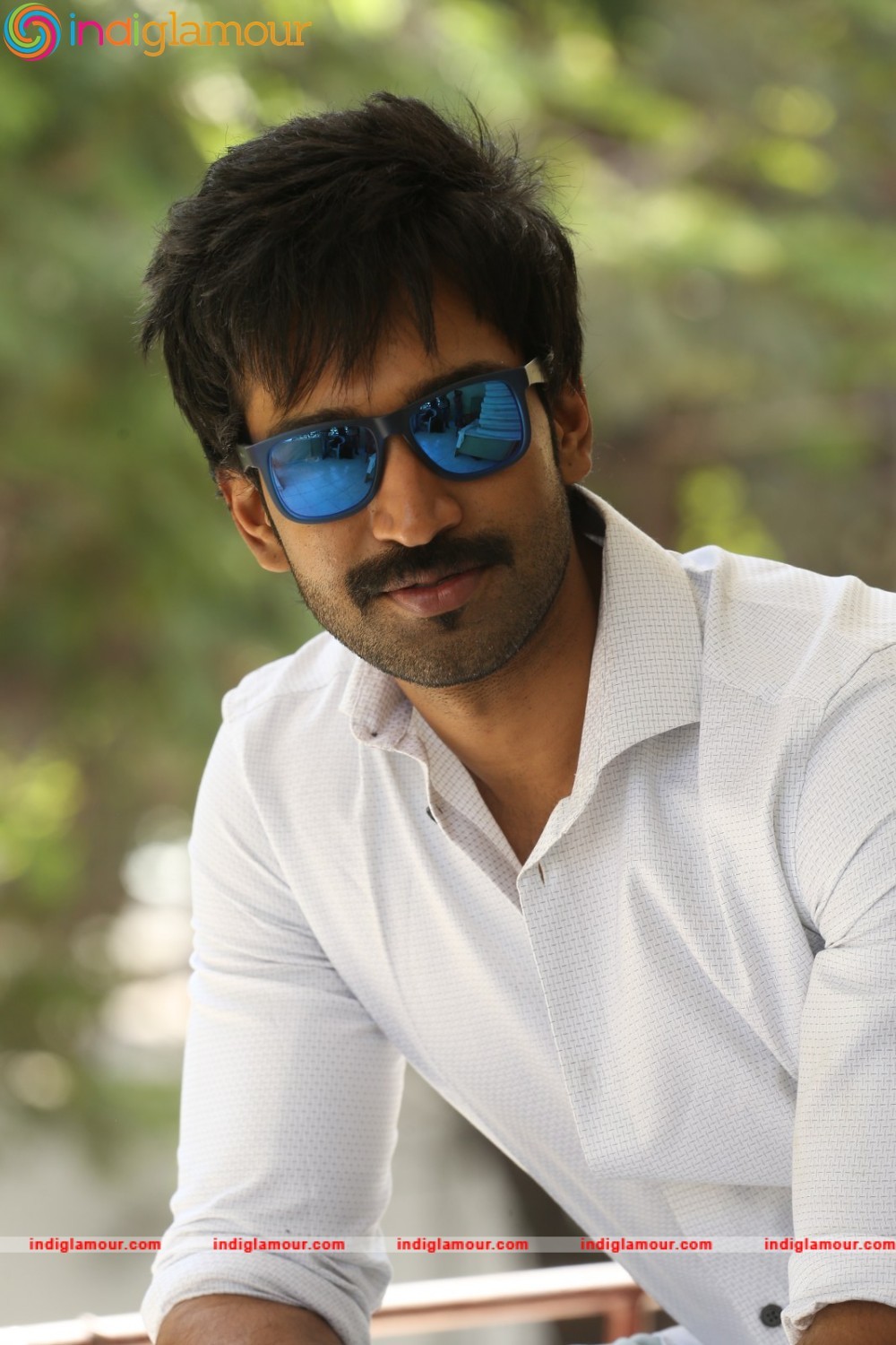 Aadhi Actor hd photo