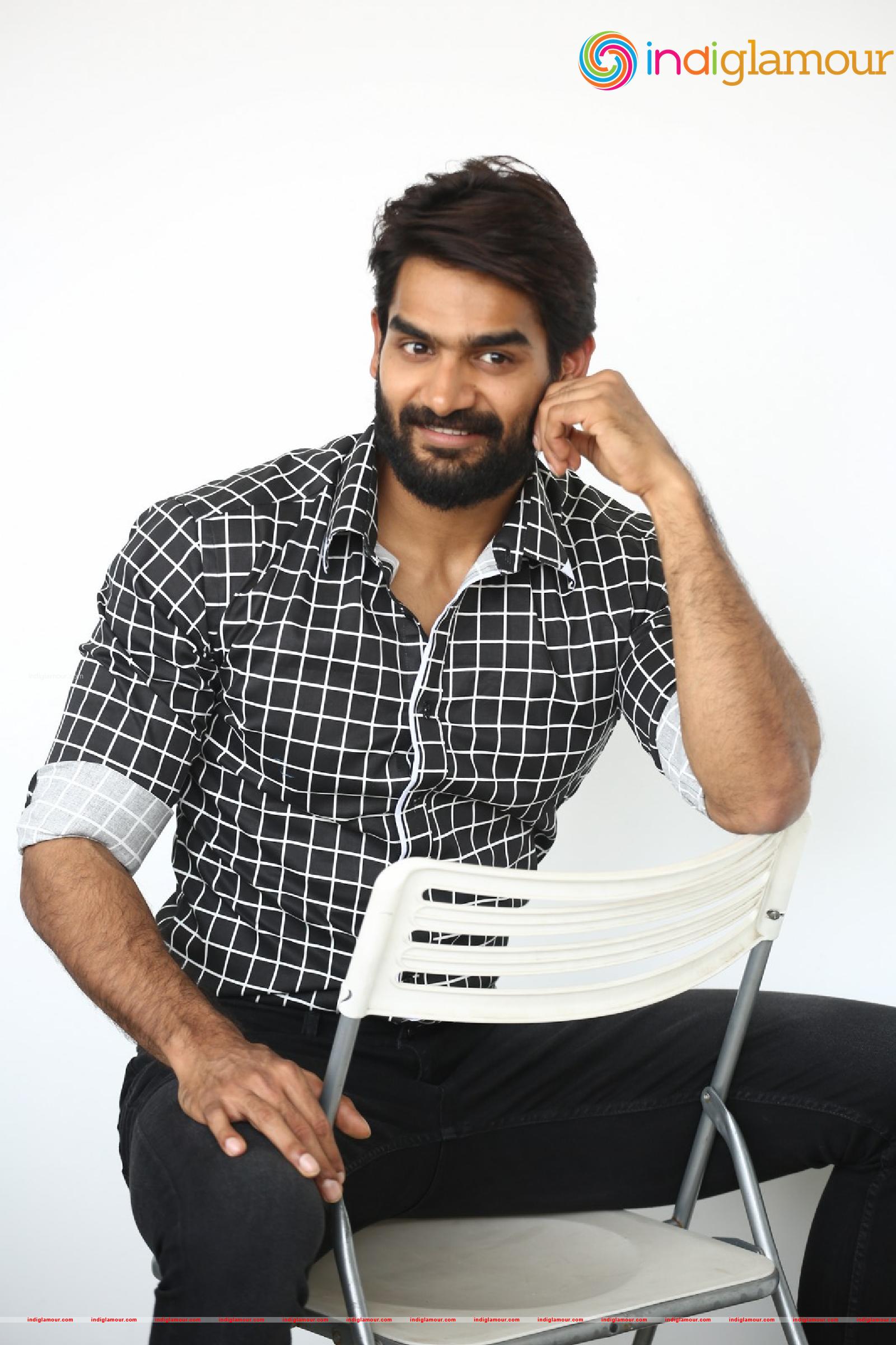 Kartikeya Actor hd photo