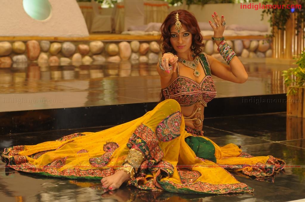 Udaya Bhanu Actress hd photo