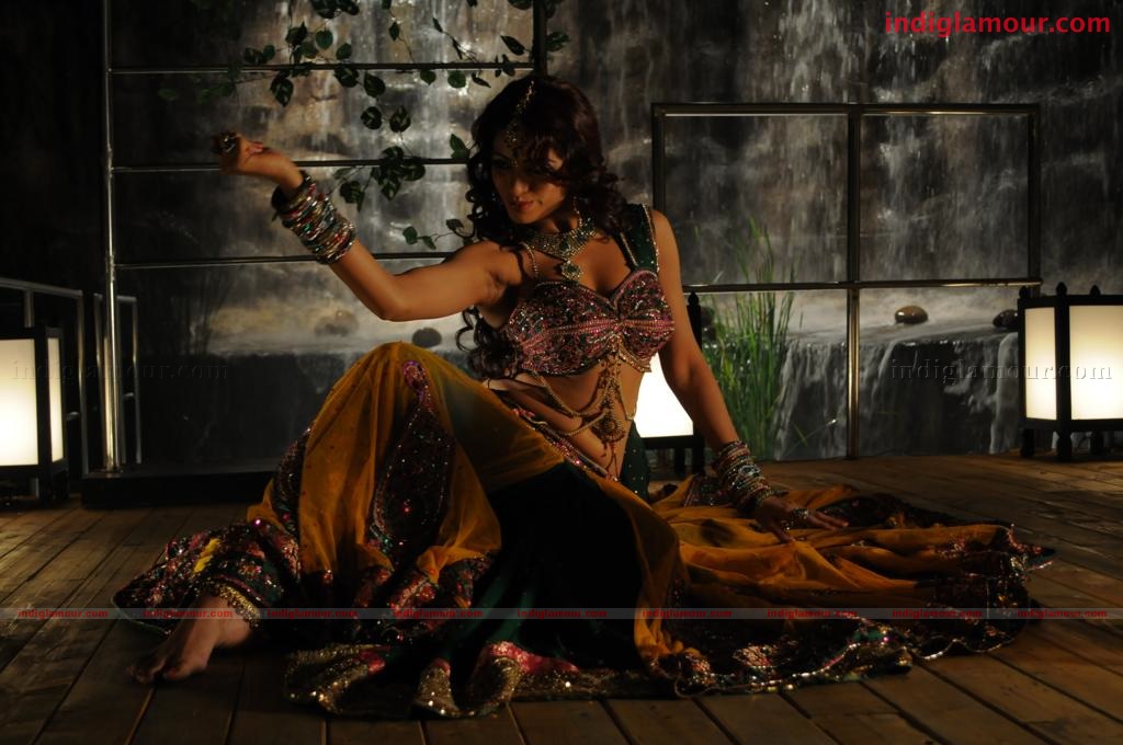 Udaya Bhanu Actress hd photo