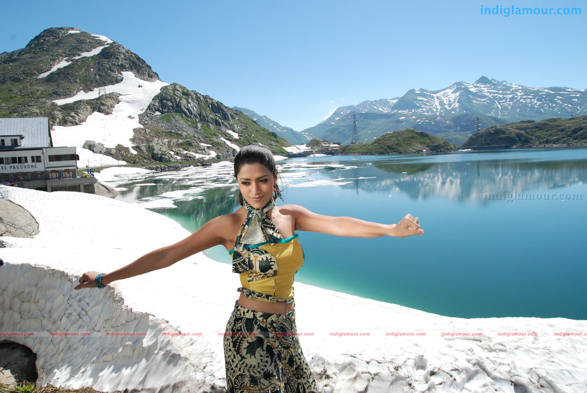Mamta Mohandas in Preyasi Actress hd photo