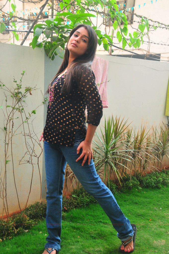 Nikitha Actress hd photo