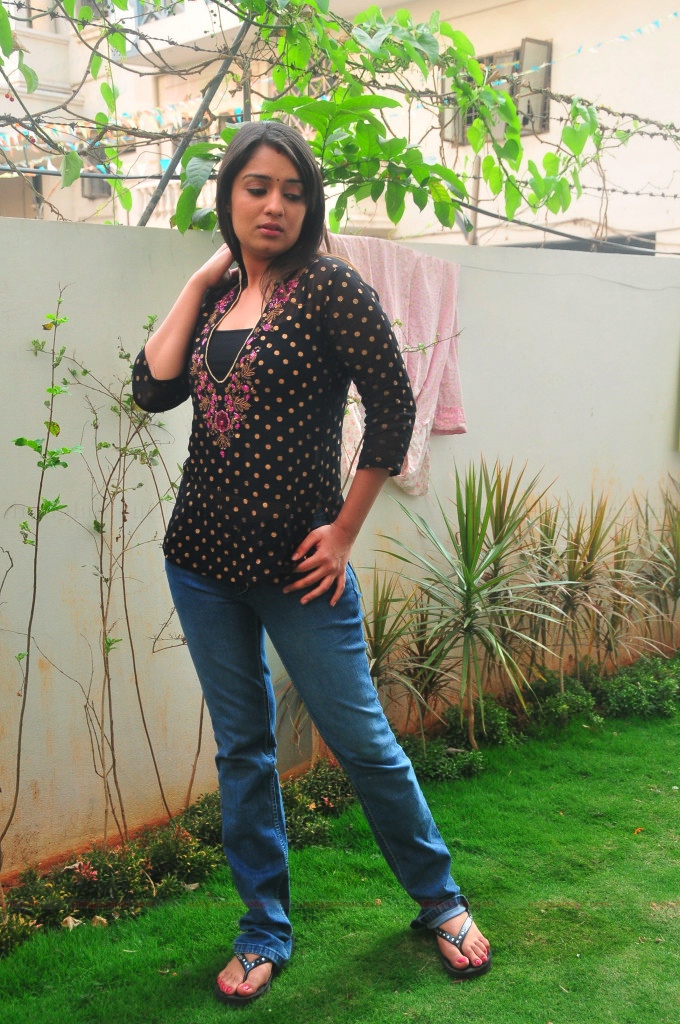 Nikitha Actress hd photo