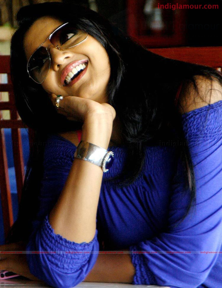 Vimala Raman Actress hd photo