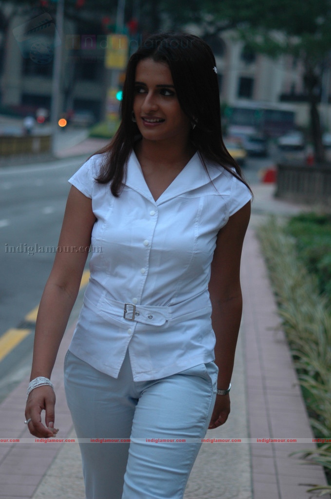 Arya Menon Actress hd photo