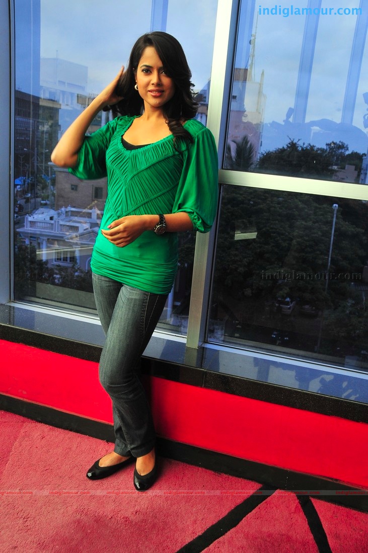 Sameera Reddy Actress hd photo