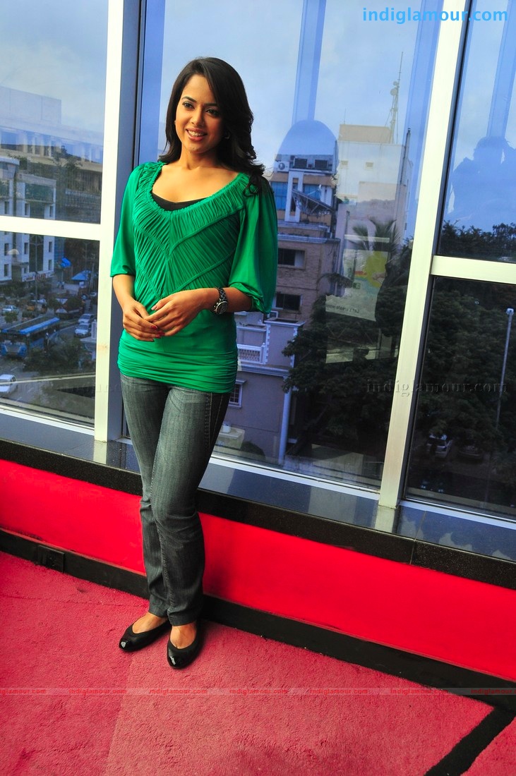 Sameera Reddy Actress hd photo