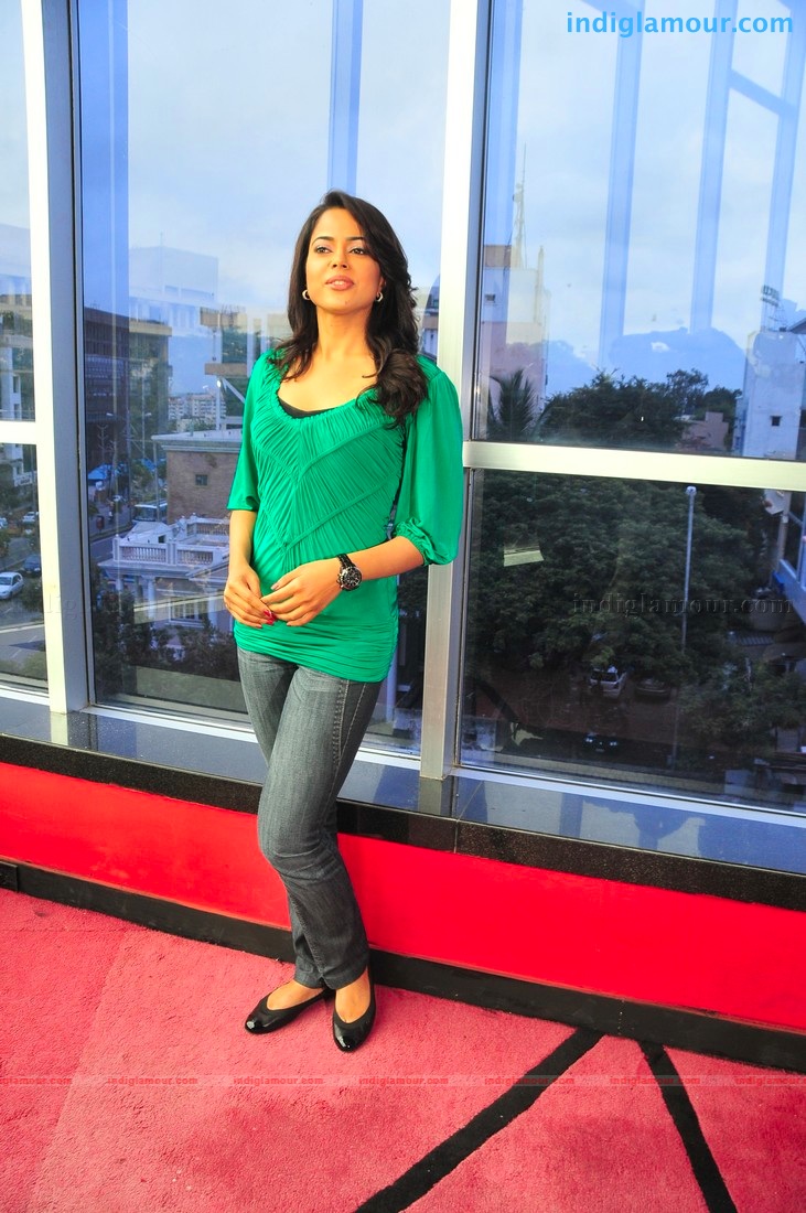 Sameera Reddy Actress hd photo