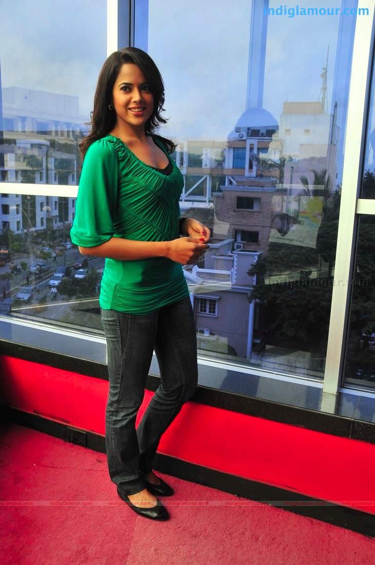 Sameera Reddy Actress hd photo