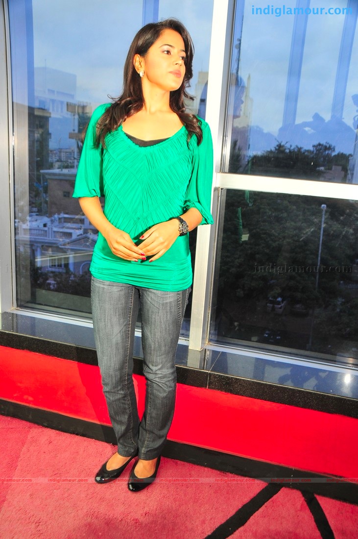Sameera Reddy Actress hd photo