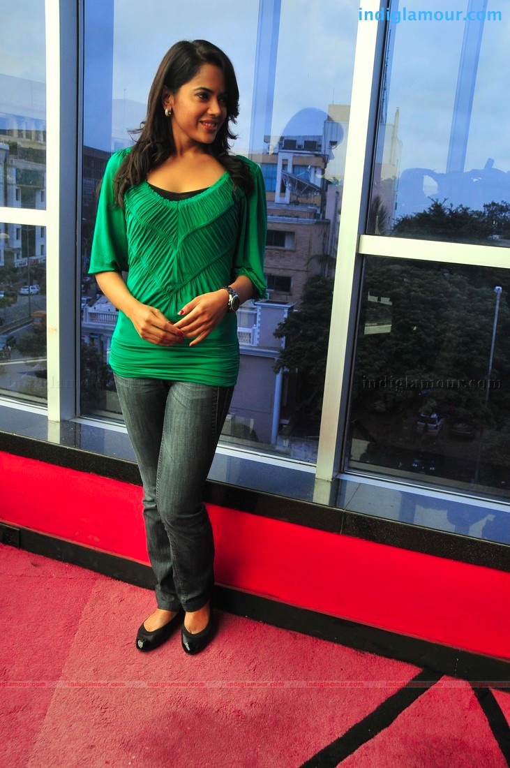 Sameera Reddy Actress hd photo