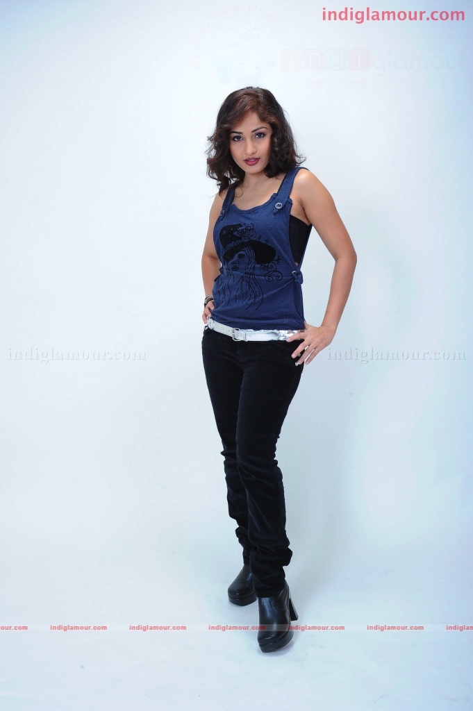 Madhavi Latha Actress hd photo