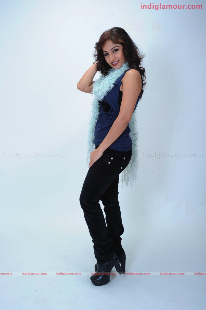 Madhavi Latha Actress hd photo