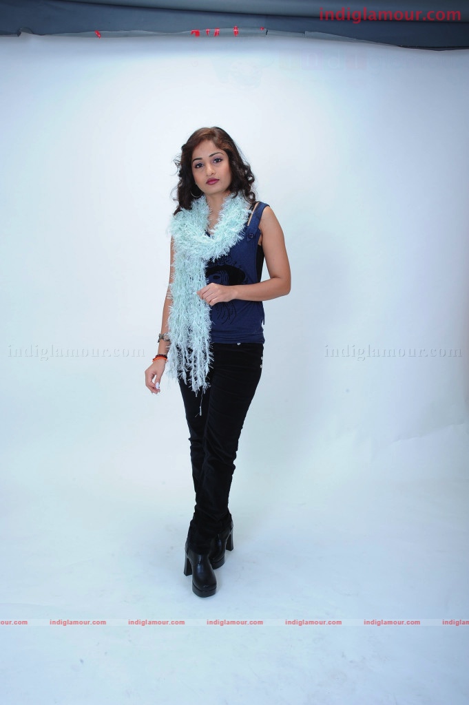 Madhavi Latha Actress hd photo