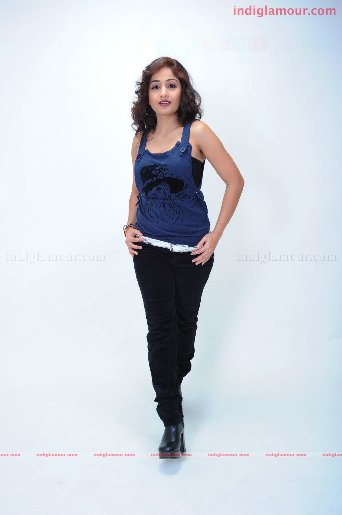 Madhavi Latha Actress hd photo