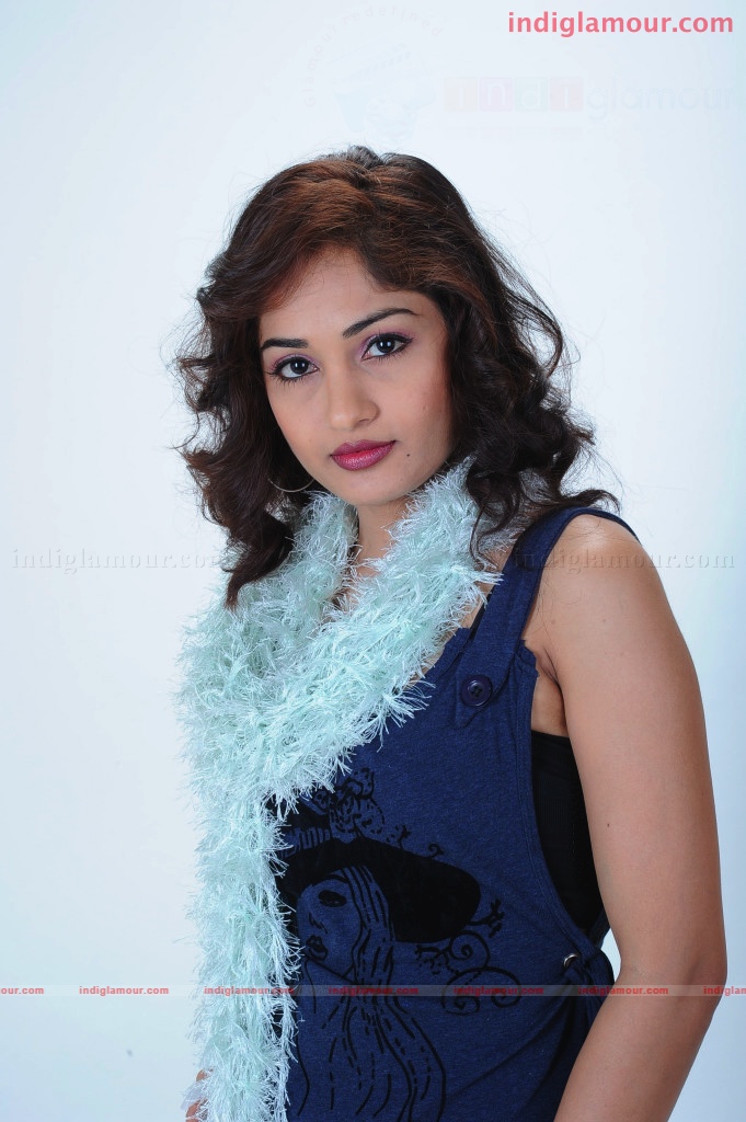 Madhavi Latha Actress hd photo
