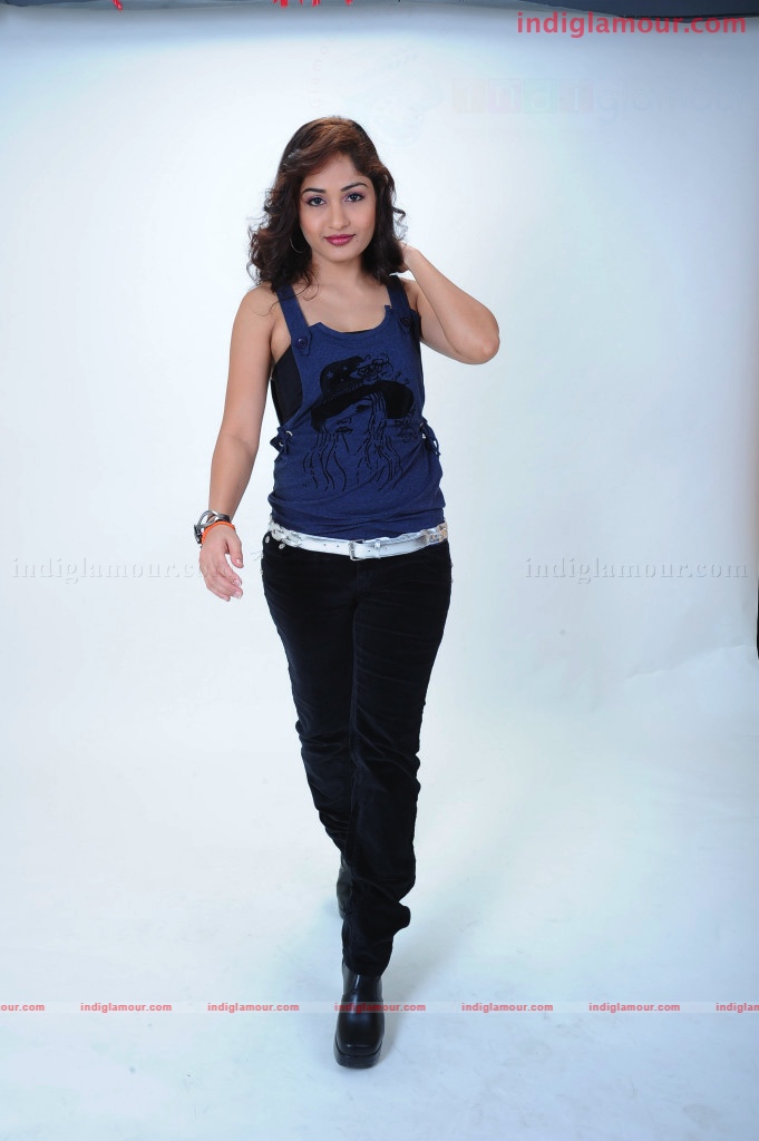 Madhavi Latha Actress hd photo