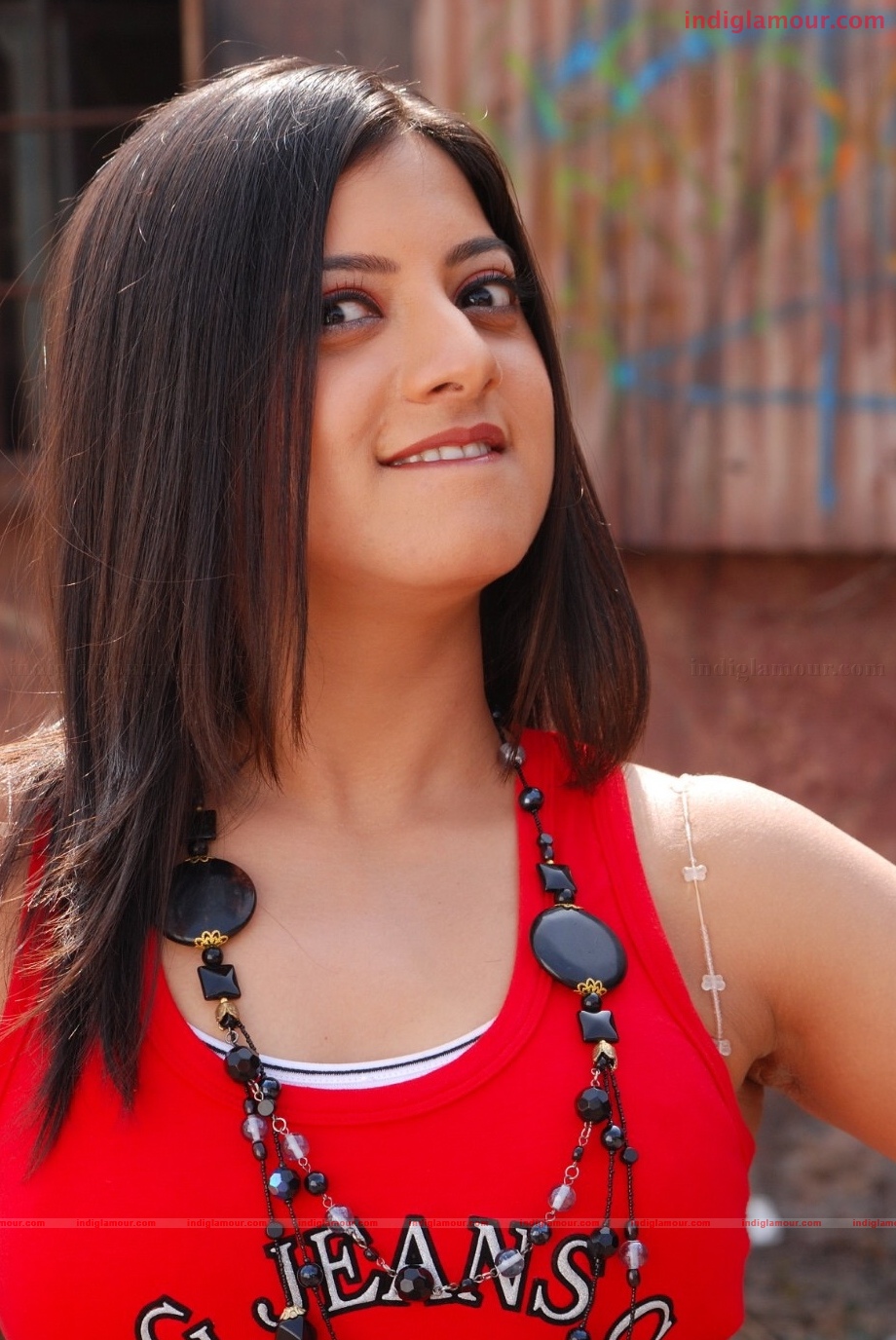 Keerthi Chawla in Red Actress hd photo