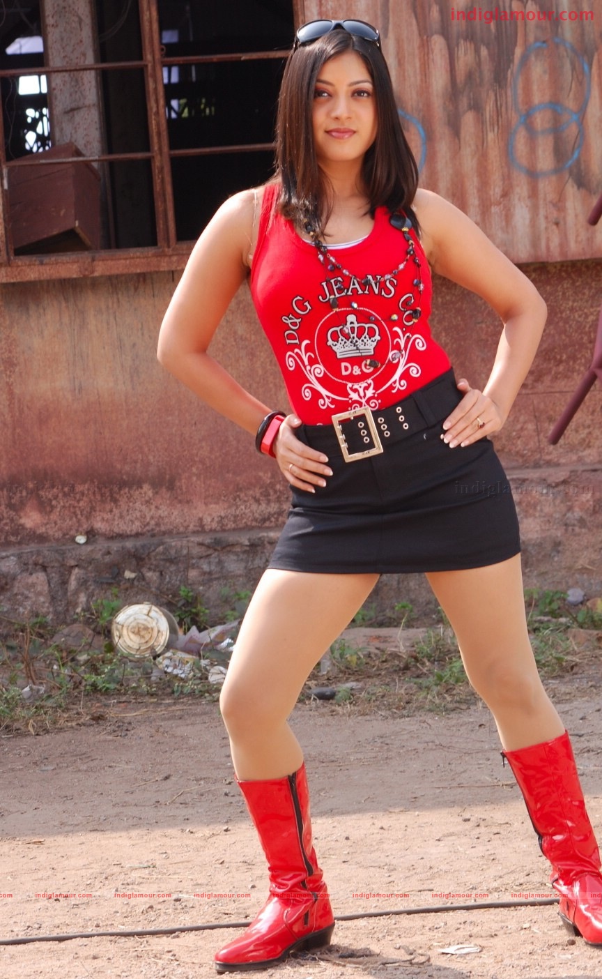 Keerthi Chawla in Red Actress hd photo
