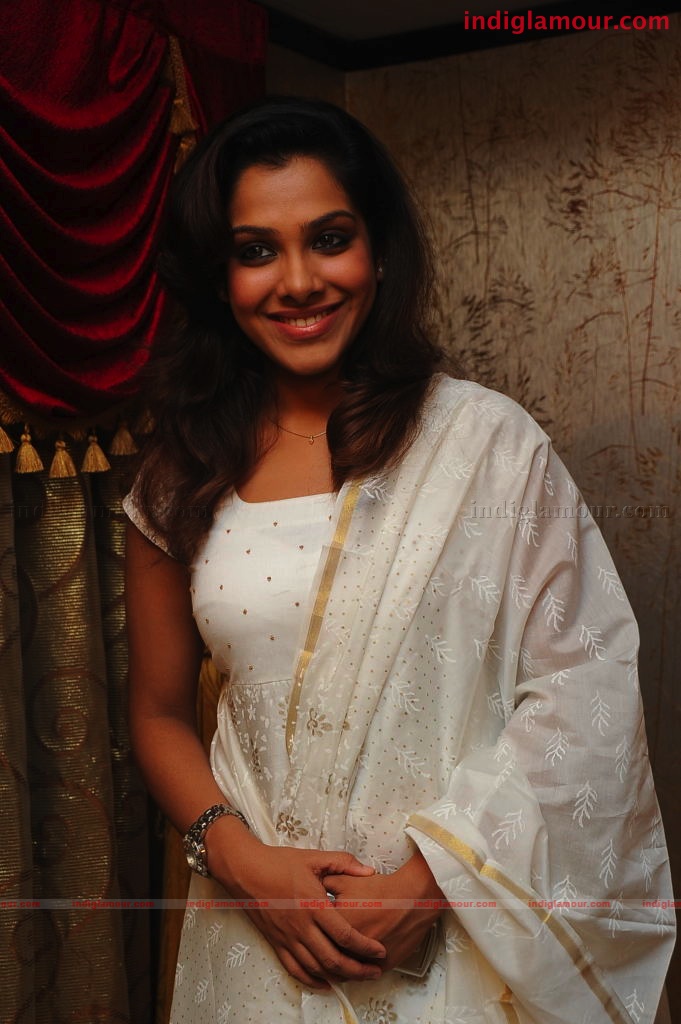 Sandhya Actress hd photo