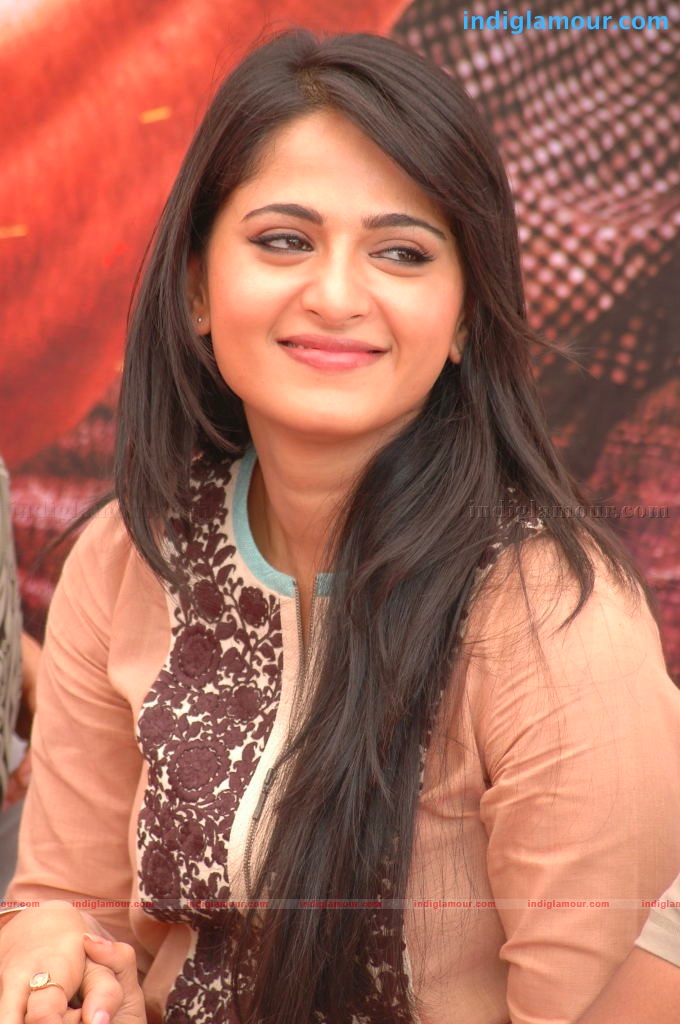Anushka Actress hd photo