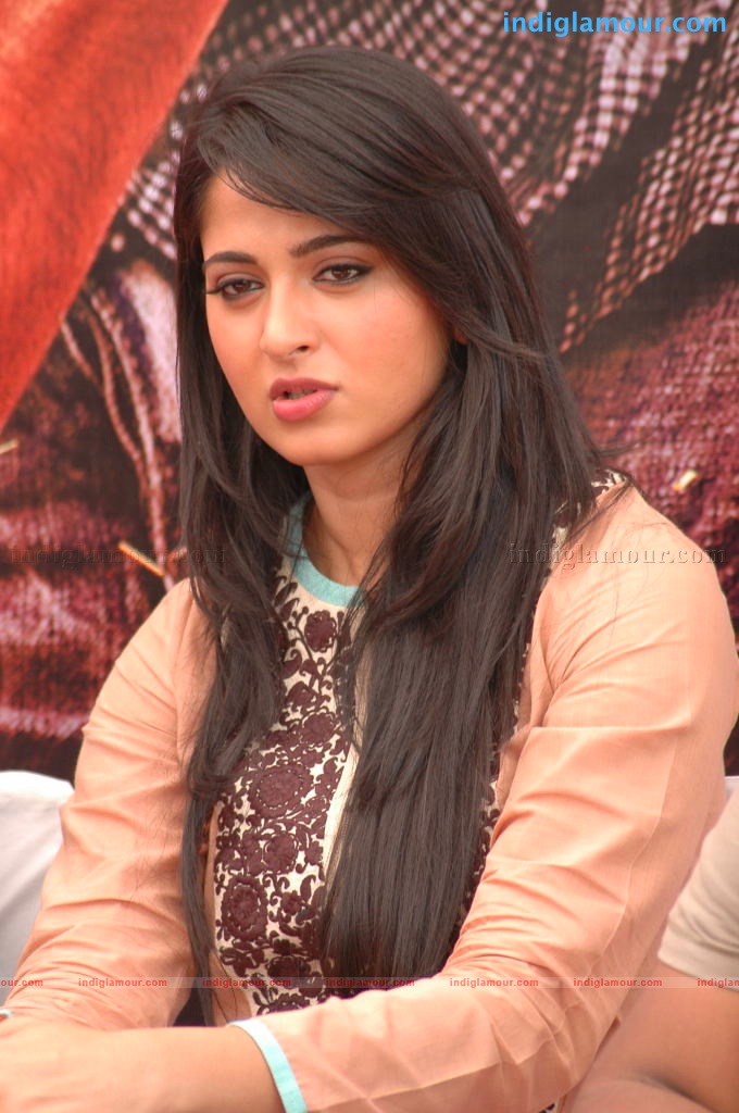 Anushka Actress hd photo