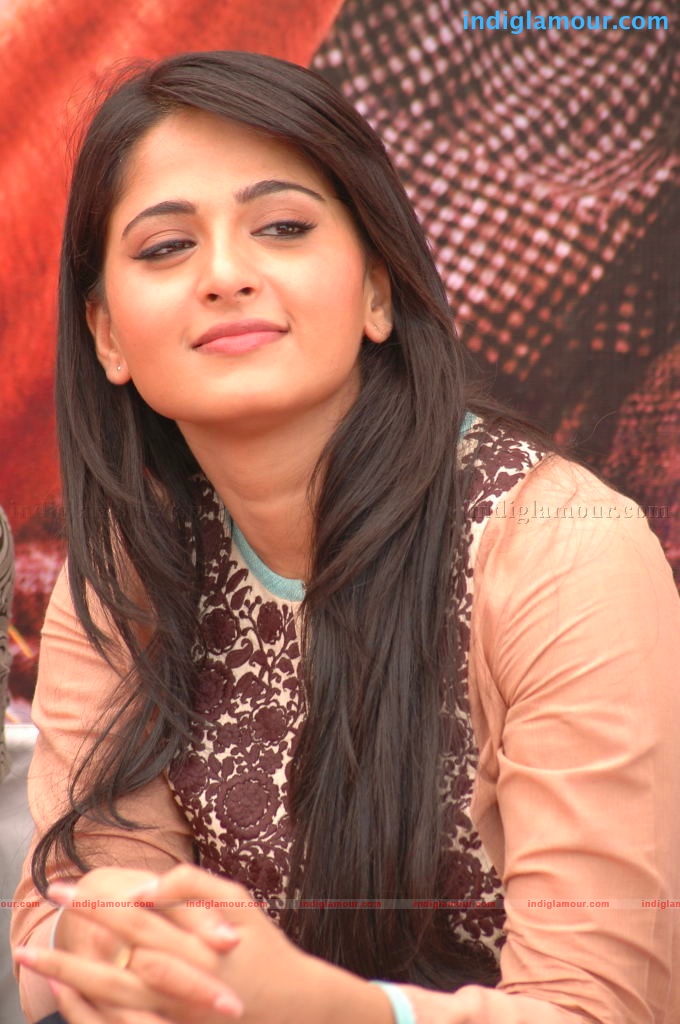 Anushka Actress hd photo