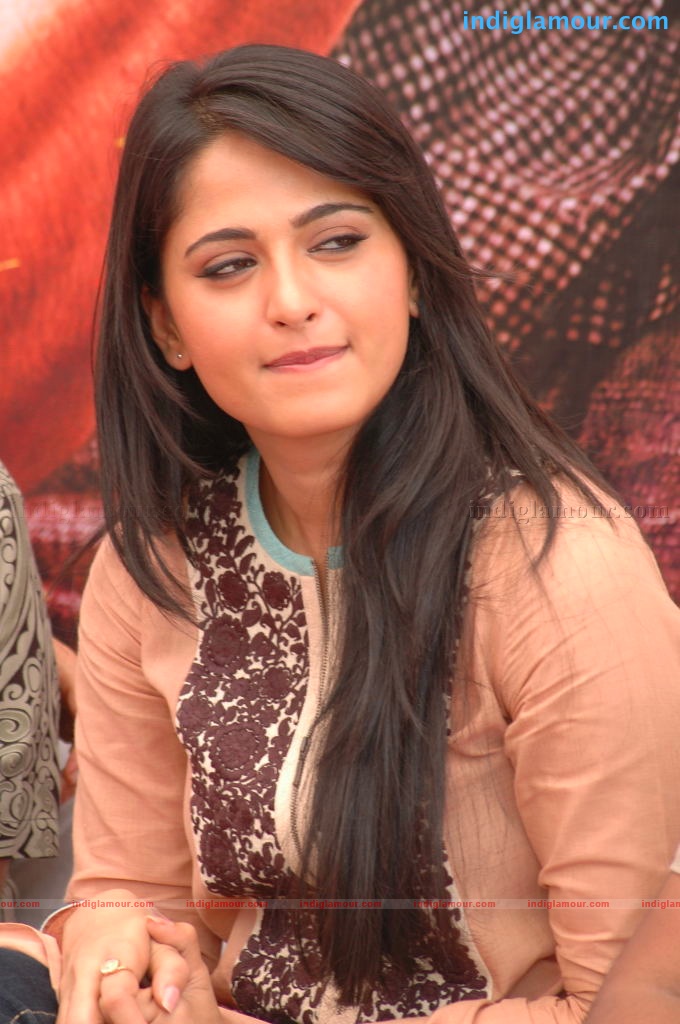 Anushka Actress hd photo