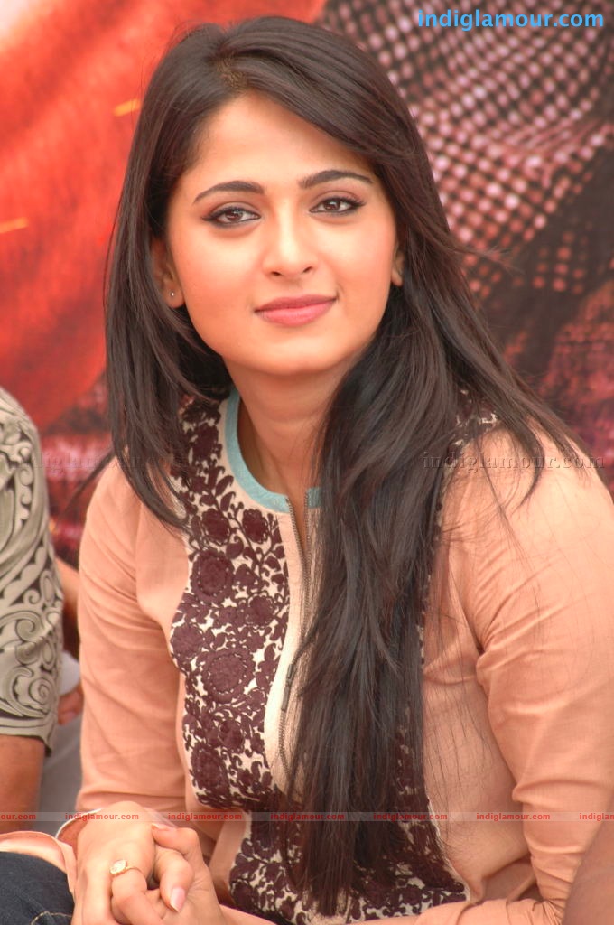 Anushka Actress hd photo