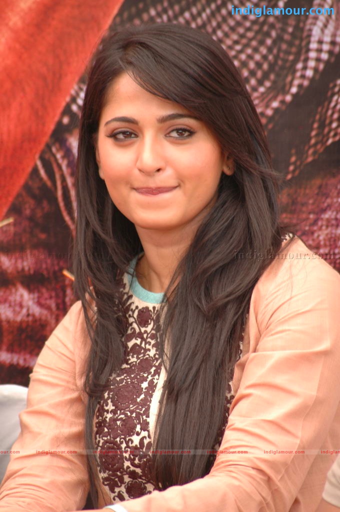 Anushka Actress hd photo