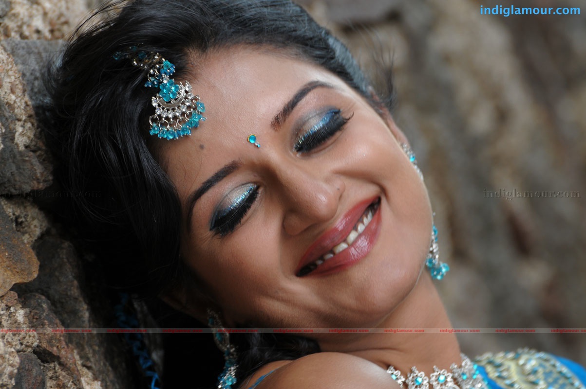 Vimala Raman Actress hd photo