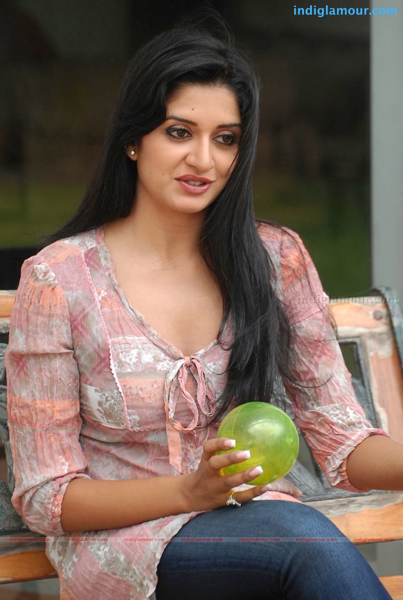 Vimala Raman Actress hd photo