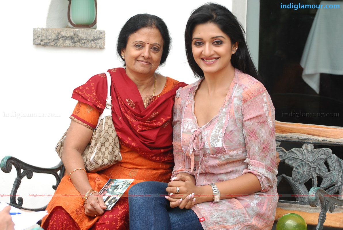 Vimala Raman Actress hd photo