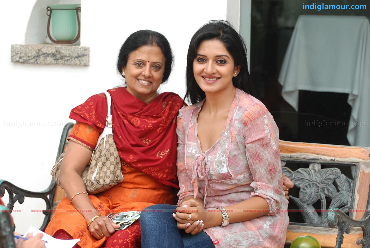 Vimala Raman Actress hd photo