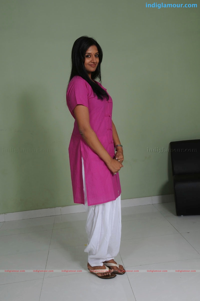 Vimala Raman Actress hd photo