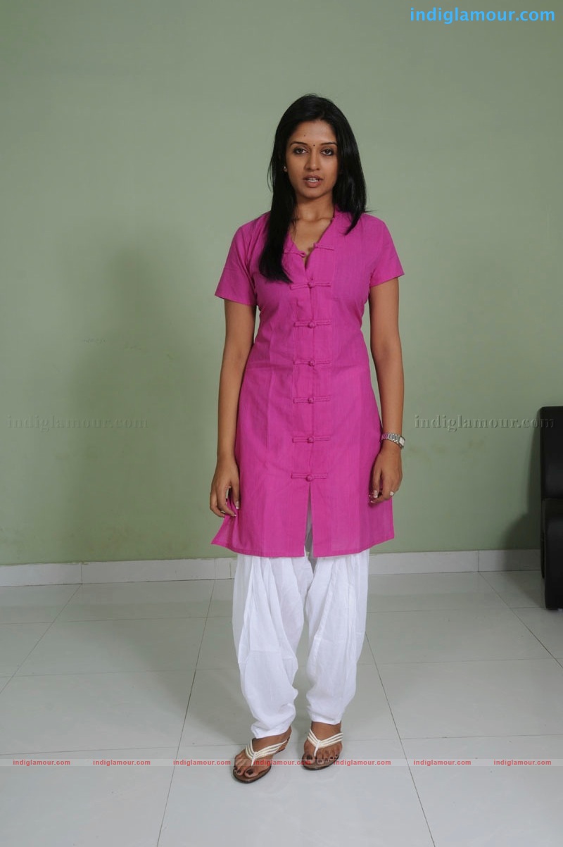 Vimala Raman Actress hd photo