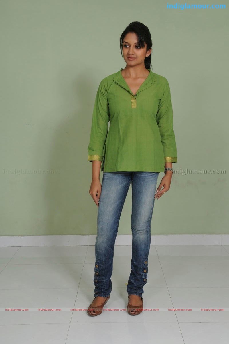 Vimala Raman Actress hd photo