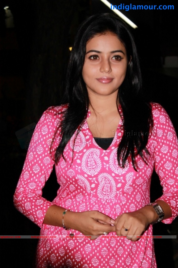 Poorna Actress hd photo