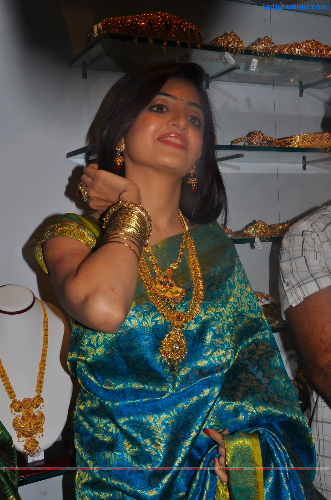 Poonam Kaur Actress hd photo