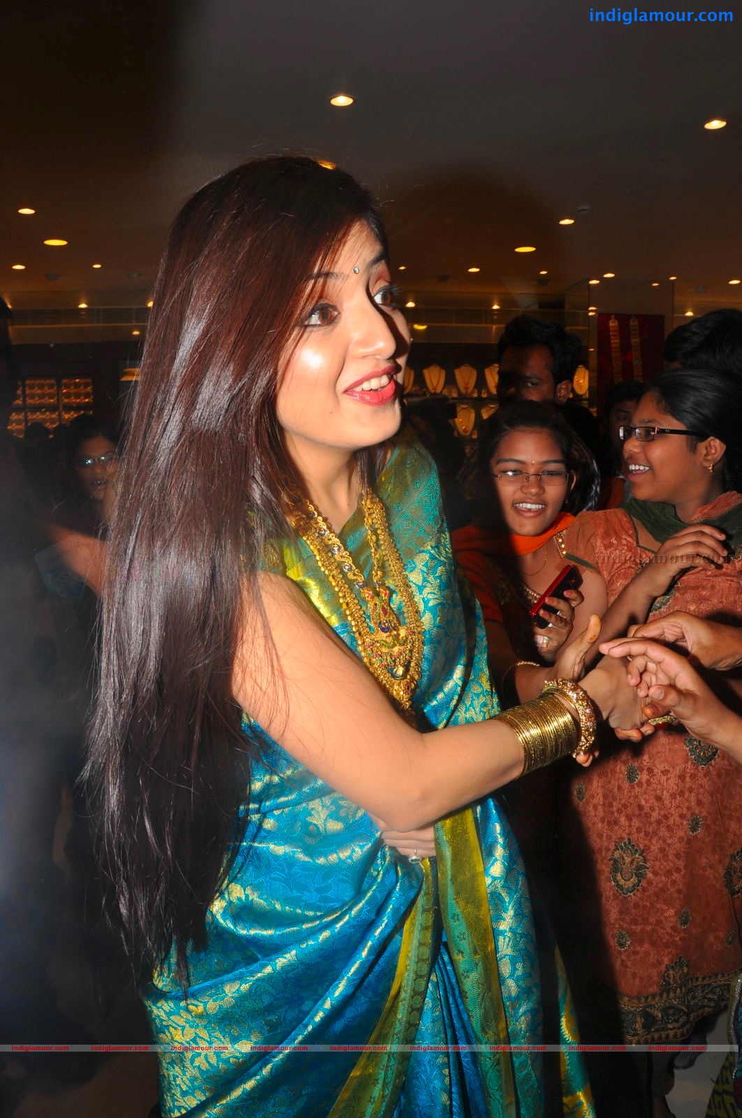 Poonam Kaur Actress hd photo