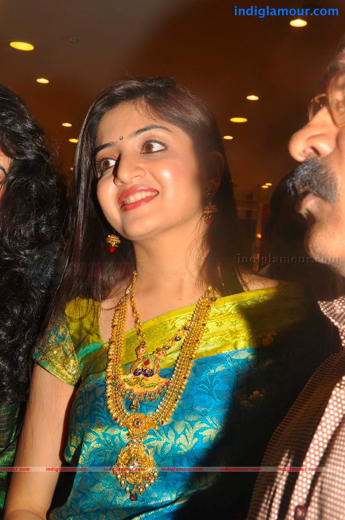 Poonam Kaur Actress hd photo