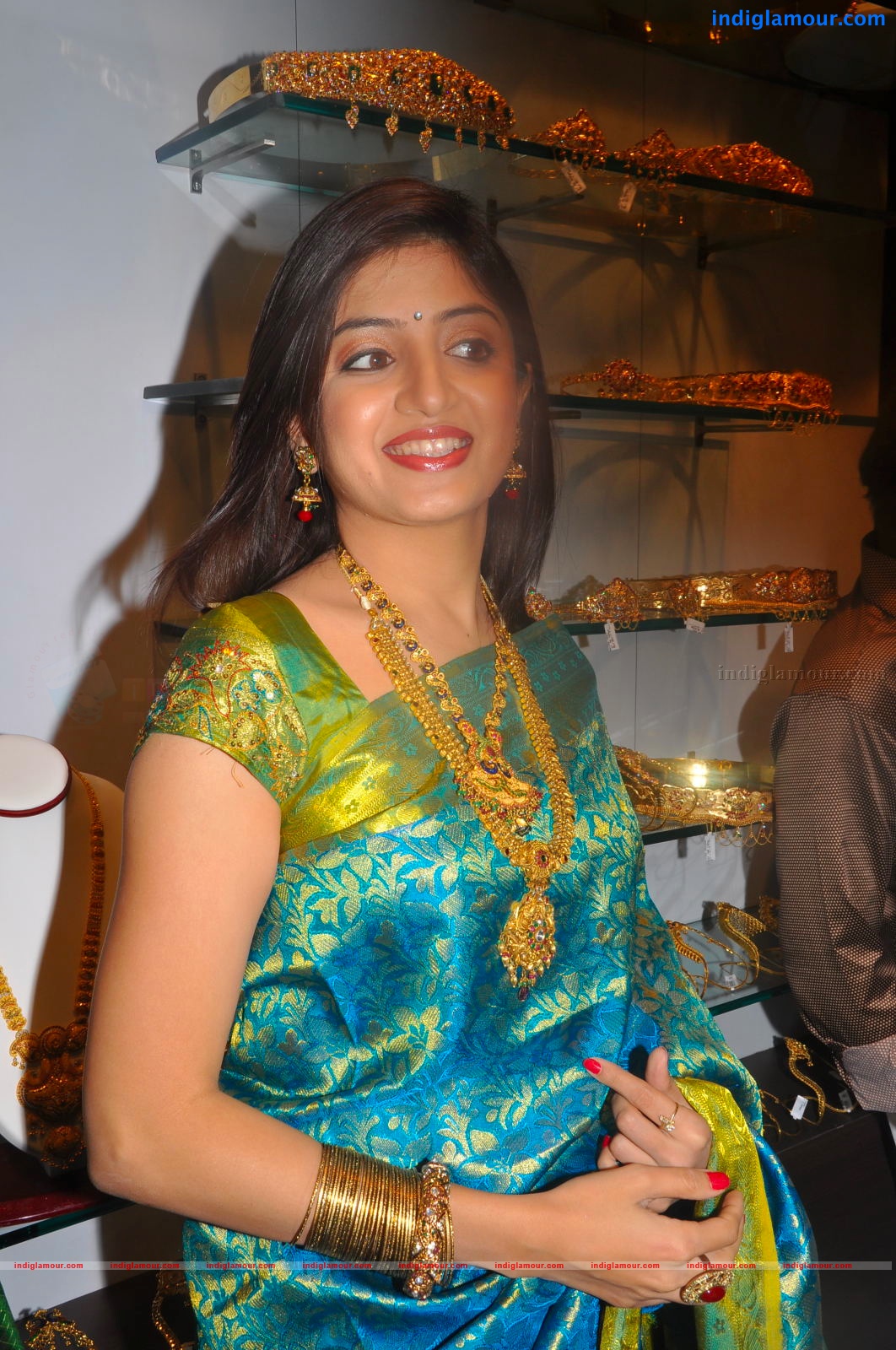 Poonam Kaur Actress hd photo